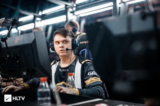 Wildcard Gaming 的联合所有者；成为武装袭击的受害者