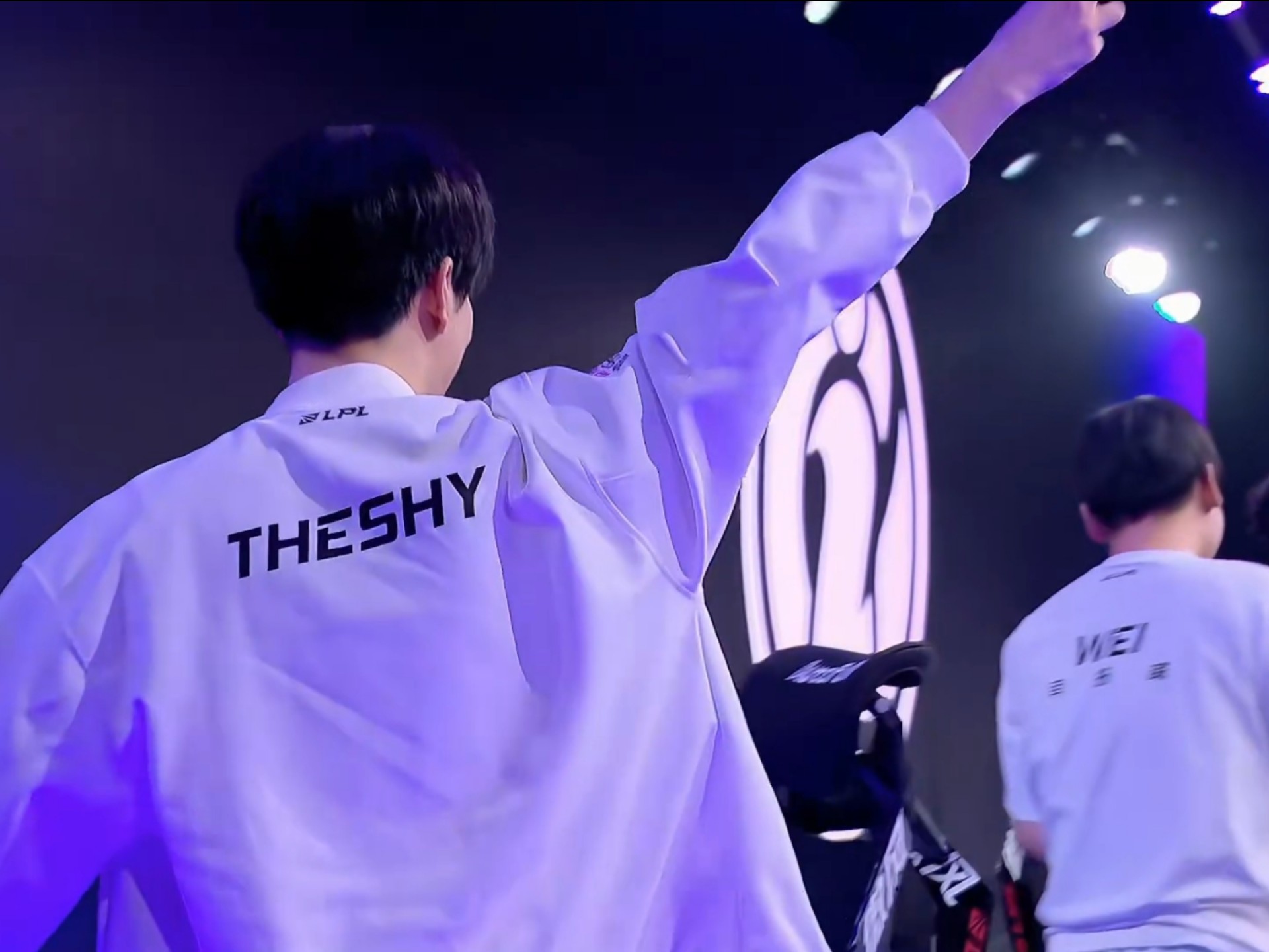 官宣：T1中单Clozer转会至LSB战队