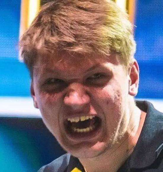 LGD Gaming 正式发布了玩家祝福视频：蛇年已经到来， Dragon 和 Phoenix 是吉祥的。